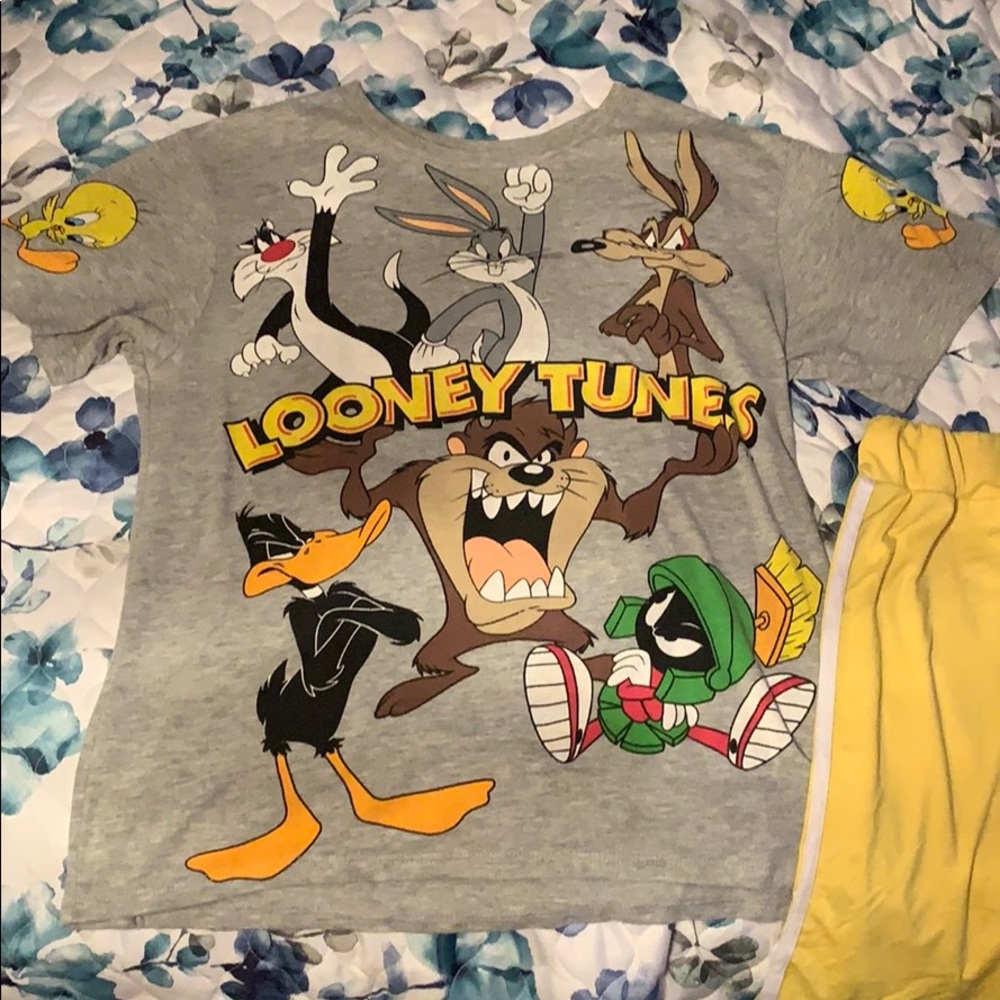 looney toons tee w/ free matching yellow shorts